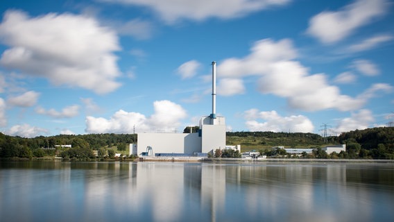 Geesthacht: Das Kernkraftwerk Krümmel an der Elbe. © dpa-Bildfunk Foto: Daniel Reinhardt