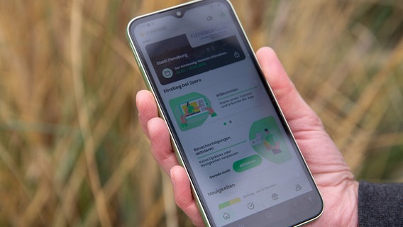 Auf einem Handy wird die App "2zero" angezeigt. © NDR Foto: Christoph Klipp