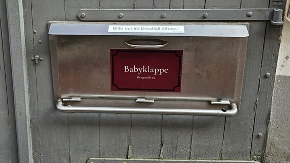 Eine Babyklappe in Lübeck. © Leben bewahren Lübeck e.V. / Agape Haus Lübeck Foto: Leben bewahren Lübeck e.V. / Agape Haus Lübeck