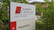 Ein Schild des Klinikums Bad Bramstedt. © Picture Alliance Foto: ABBfoto