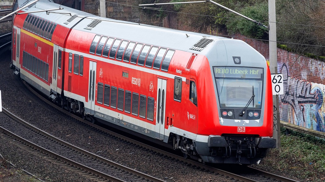 Bahnstrecke HamburgLübeck wieder komplett frei NDR.de