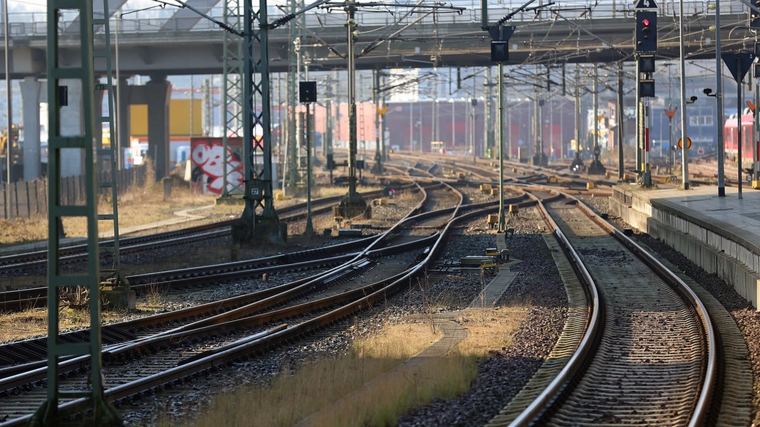 Bahn streicht Verbindungen: Alle Kürzungen für SH im Überblick