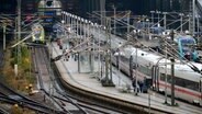 Züge stehen im Kieler Hauptbahnhof in Folge einer Störung bei der Bahn. © Daniel Friederichs 