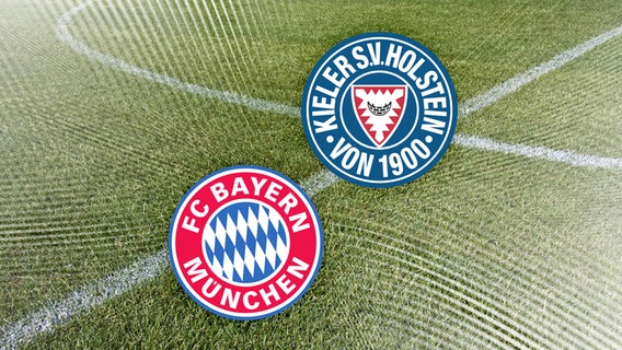 Das Vereinswappen vom FC Bayern München neben dem von Holstein Kiel vor Fussballrasen. © NDR 