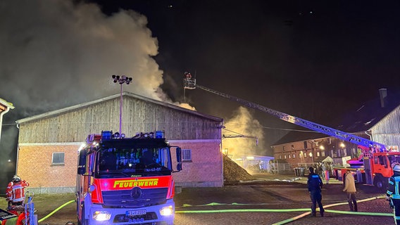 Ein Brand auf dem Gut Knoop in Altenholz. © Feuerwehr Altenholz Foto: Feuerwehr Altenholz