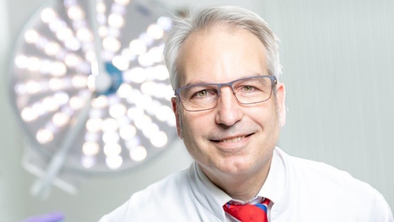 Prof. Dr. Felix Braun, Leiter der Transplantationsmedizin am Universitätsklinikum Schleswig-Holstein. © UKSH Foto: UKSH
