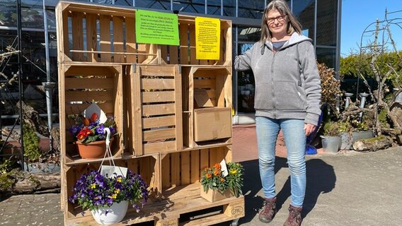 Corona Krise Bei Blumenladen Wohin Mit 1 400 Veilchen Ndr De Nachrichten Schleswig Holstein Coronavirus