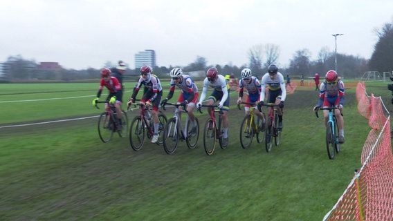 Teilnehmende der Cyclocross Nordmeisterschaft. © NDR 