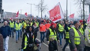 Eine Streik-Kundgebung in Kiel. © NDR Foto: Joscha Krone