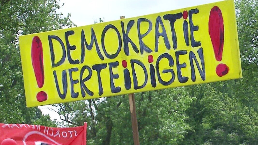 In ganz Schleswig-Holstein: Demos für Demokratie am Sonnabend