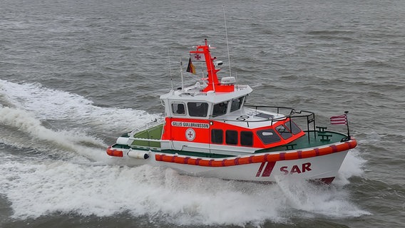 Ein Schiff der DGzRS fährt auf dem Wasser © Die Seenotretter - DGzRS Foto: Die Seenotretter - DGzRS