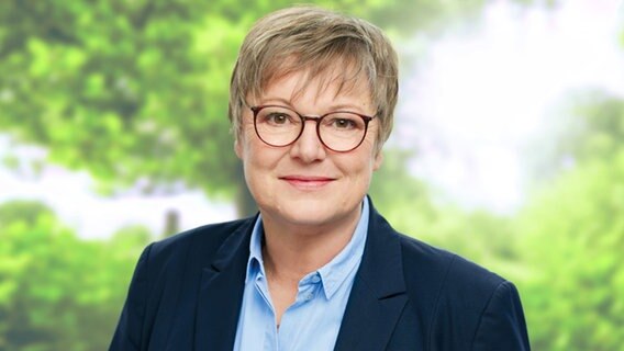 Kirsten Eickhoff-Weber (SPD) lächelt in die Kamera.  