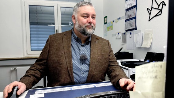 Mårten Eklund, Mitarbeiter der Gemeindeverwaltung Stockelsdorf. © Astrid Wulf Foto: Astrid Wulf