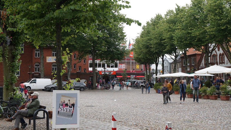 Der Marktplatz in Burg auf Fehmarn. © NDR Foto: Hauke Bülow