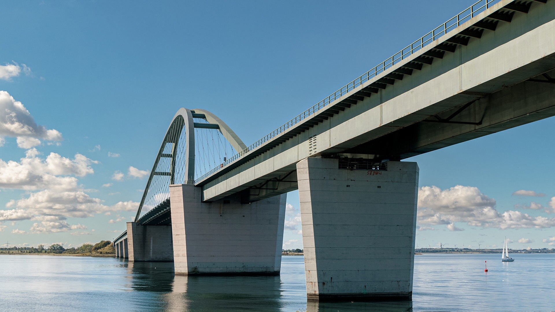 Sperrung auf der Fehmarnsundbrücke aufgehoben | NDR.de - Nachrichten -  Schleswig-Holstein