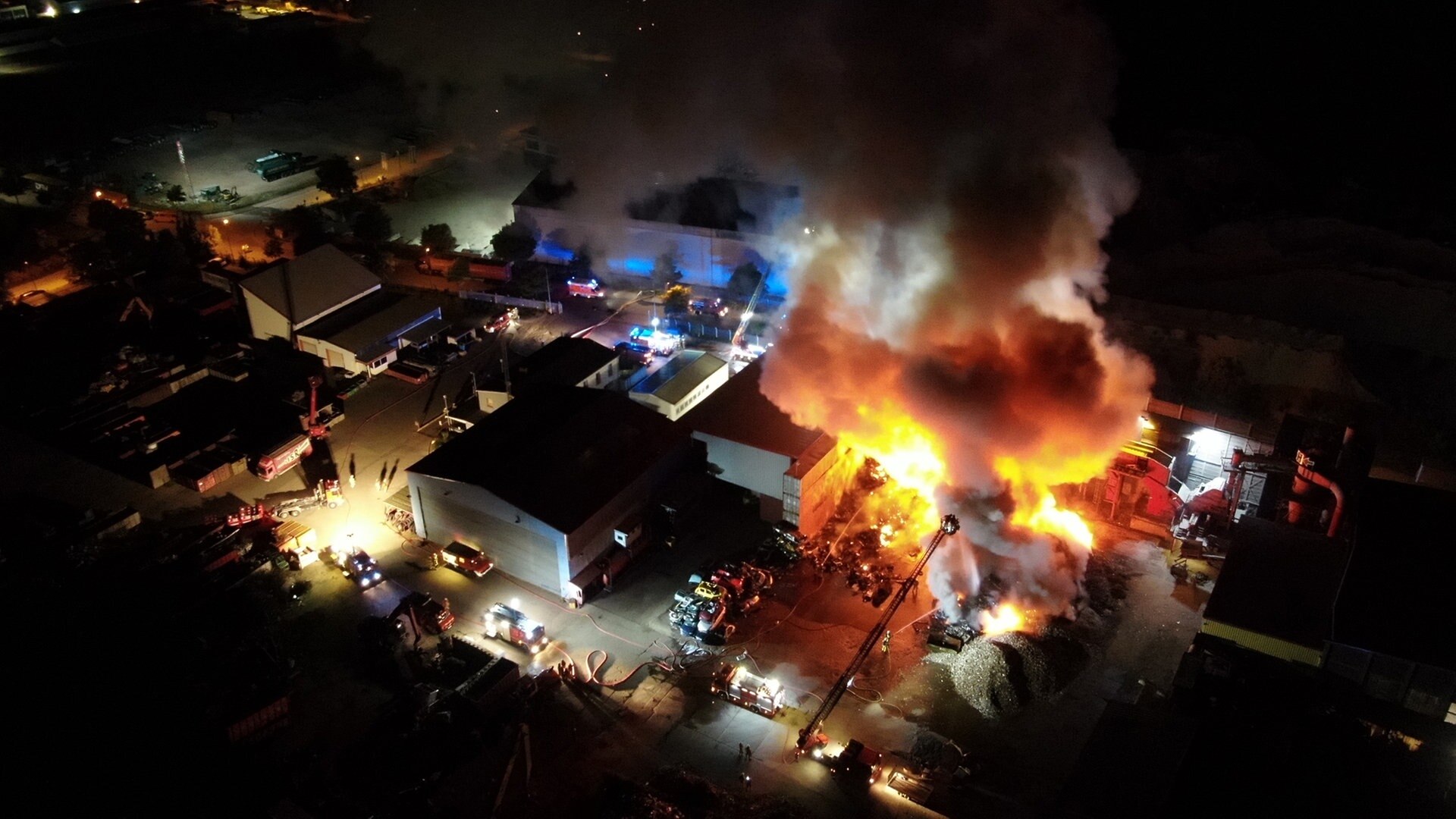 Lubeck Kucknitz Feuer Auf Schrottplatz Geloscht Ndr De Nachrichten Schleswig Holstein