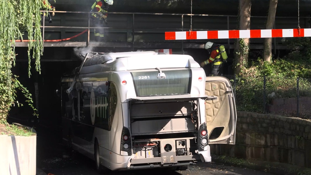 Zugausfälle in SH dauern nach E-Bus-Brand in Elmshorn länger