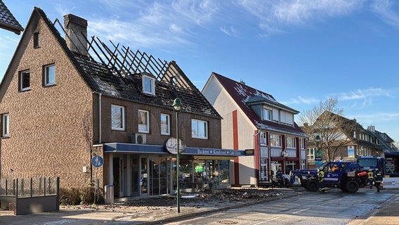 In Heikendorf brannte der Dachstuhl einer Bäckerei. © Daniel Friederichs Foto: Daniel Friederichs