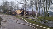 Ein abgebranntes Haus in Barlt. © westküstennews Foto: D.Bartsch