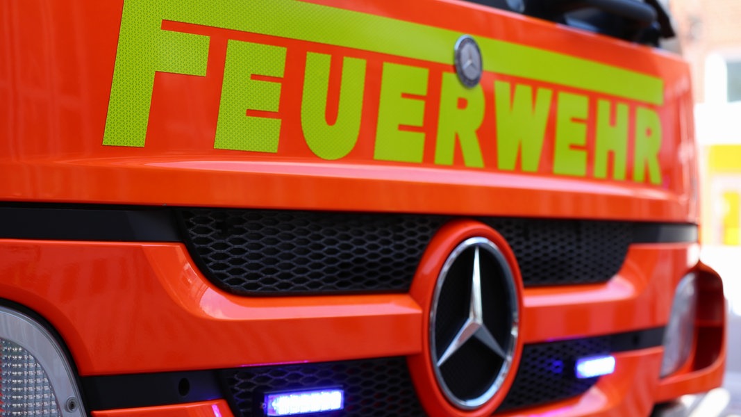 Rostock: Zwei Autos in Flammen - 20 weitere beschädigt