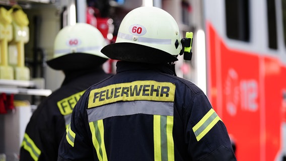 Einsatzkräfte der Feuerwehr. © picture alliance / Eibner-Pressefoto Foto: Marcel von Fehrn