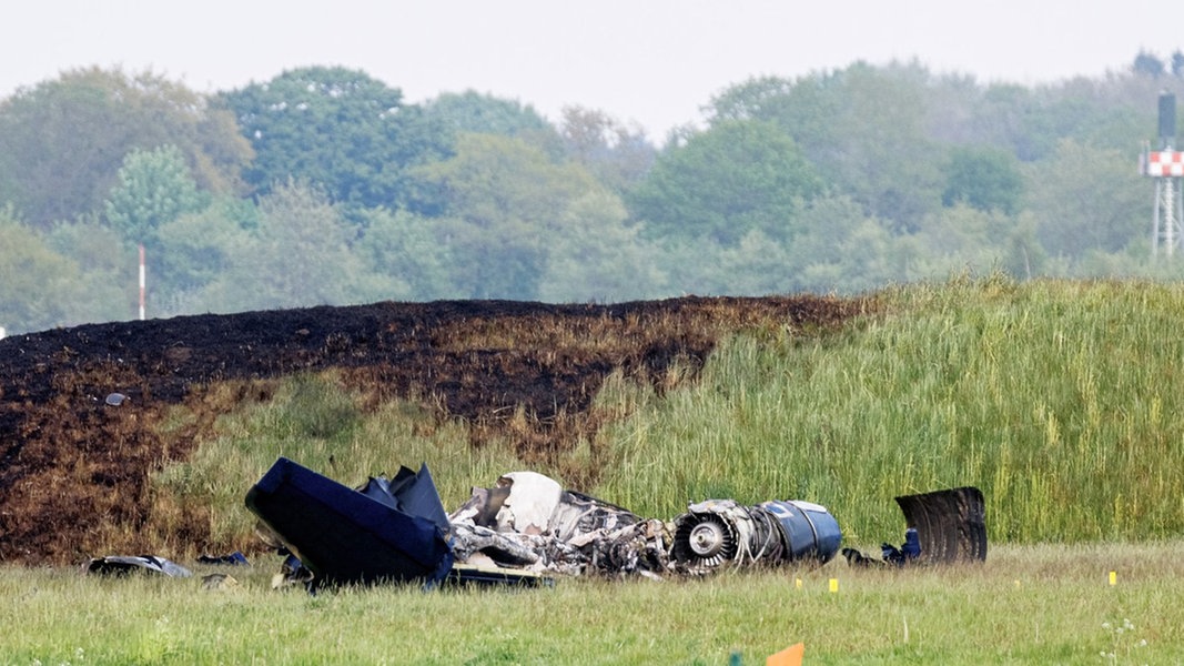 Flugzeugabsturz in Hohn RecorderDaten sollen Aufschluss geben NDR