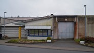 Die Jugendanstalt Schleswig von außen © NDR Foto: Lukas Knauer