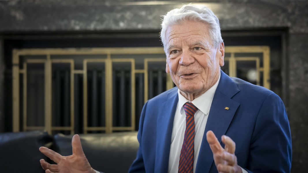 Alt-Bundespräsident Gauck in Kiel geehrt