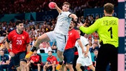 Handballer Johannes Golla während der Olympischen Spiele in Paris 2024. © IMAGO / wolf-sportfoto 