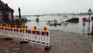 In Lauenburg sind bereits einige Straßen an der Elbe überflutet. © NEWS5 