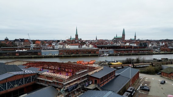 Blick von oben auf das Gelände auf der Altstadtinsel. © NDR 