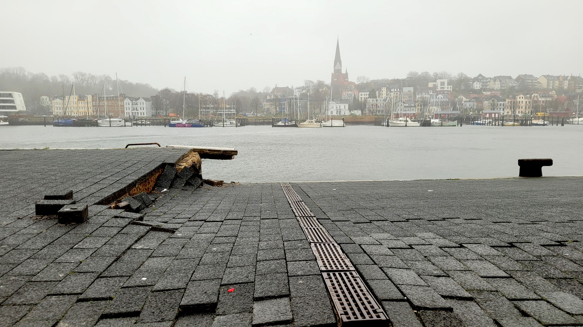 Kaikante im Flensburger Hafen abgesackt | NDR.de - Nachrichten -  Schleswig-Holstein