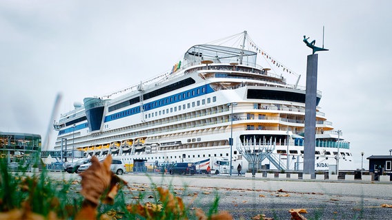 Die Aida Luna in Kiel. © NDR Foto: Thomas Viet-dang