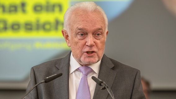 Wolfgang Kubicki (FDP) spricht bei einem Landesparteitag in Neumünster. © IMAGO / penofoto 