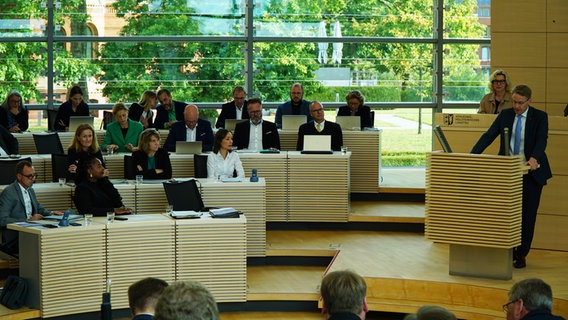 Ministerpräsident Günther spricht im Landtag. © Constantin Gill Foto: Constantin Gill