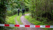 In einem Waldstück bei Witzeeze (Landkreis Herzogtum Lauenburg) wurde eine Leiche gefunden. © News5 Foto: René Schröder