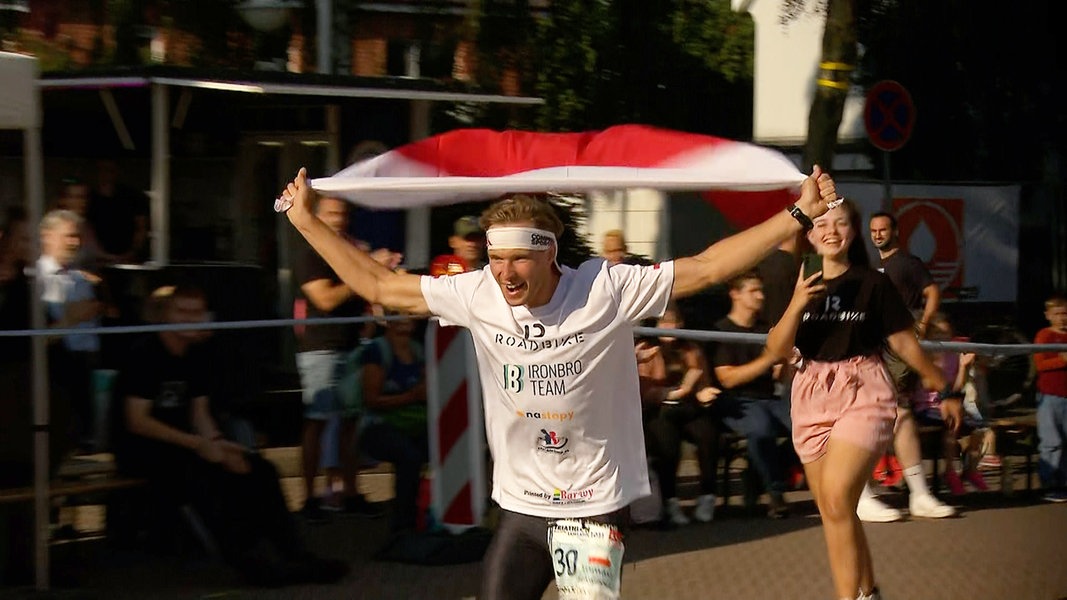 Triple Ultra Triathlon In Lensahn: Debütant Aus Polen Gewinnt | NDR.de ...