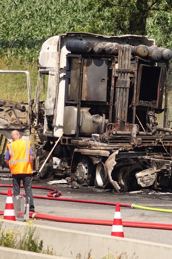 Nach Lkw-Brand: A7 Richtung Norden Wieder Frei | NDR.de - Nachrichten ...