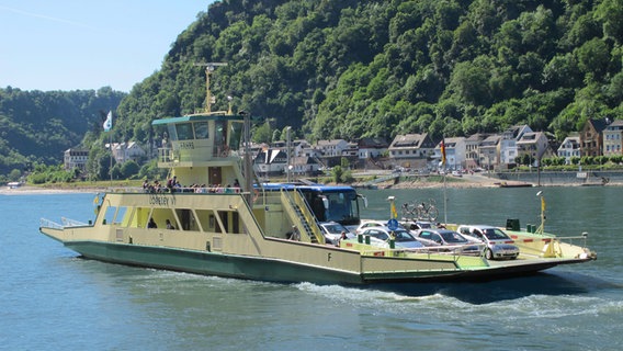 Die Fähre Loreley fährt auf dem Mittelrhein und transportiert Autos. © FRS Europe Division GmbH (Flensburg) Foto: Klaus Hammerl