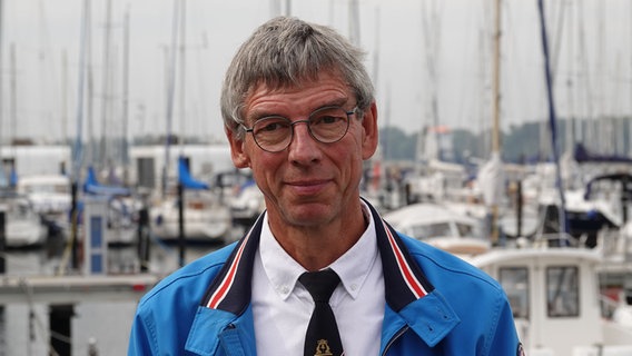 Gerd Pitschmann, Ältermann der Kieler Lotsen. © NDR Foto: Carsten Salzwedel