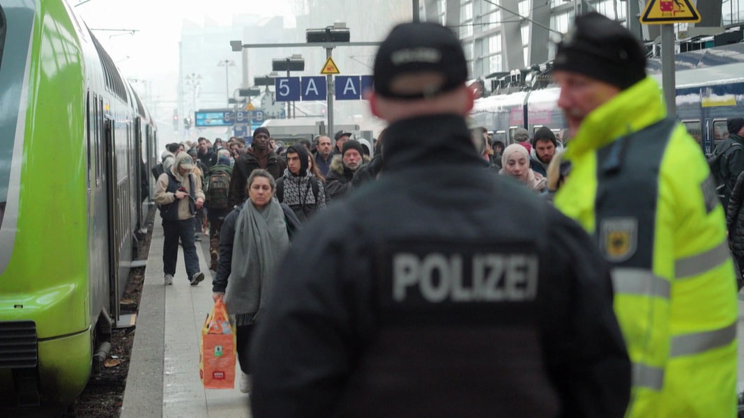 Messerkontrollen an Bahnhöfen in SH: 17 Waffen beschlagnahmt