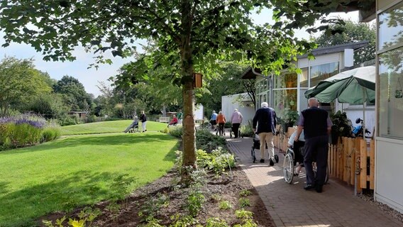 Demenzkranke Bluhen In Preetzer Mustergarten Auf Ndr De