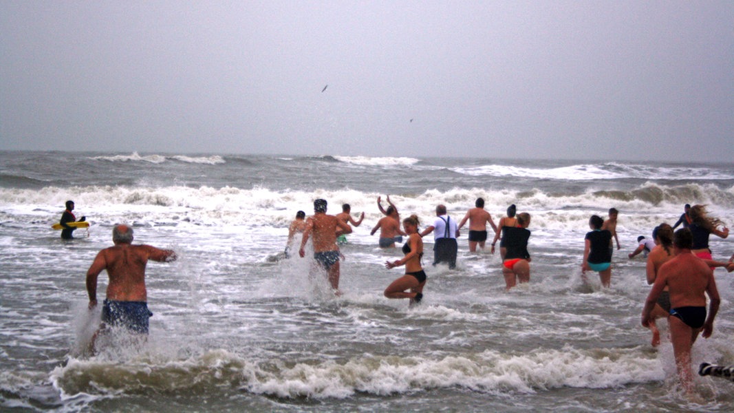 Neujahrsbaden in einigen Orten in SH wegen Sturm abgesagt