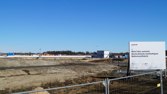 Ein Blick auf die Baustelle von Northvolt Batteriefabrick bei Heide. © NDR/Maren Abächerli Foto: Maren Abächerli