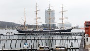 Die Viermastbark Passat liegt als Museumsschiff im Hafen von Travemünde © dpa-Bildfunk Foto: Markus Scholz