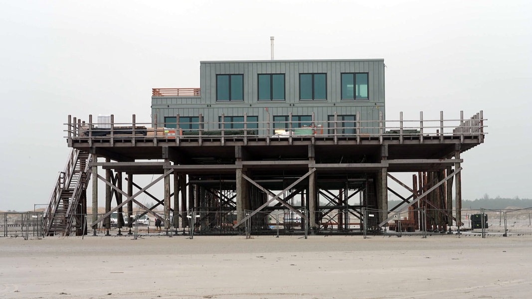 St. Peter-Ording versetzt seine Wahrzeichen – die Pfahlbauten