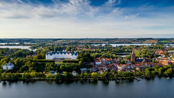 Das Plöner Schloss von oben. © picture alliance /xim.gs Foto: picture alliance /xim.gs