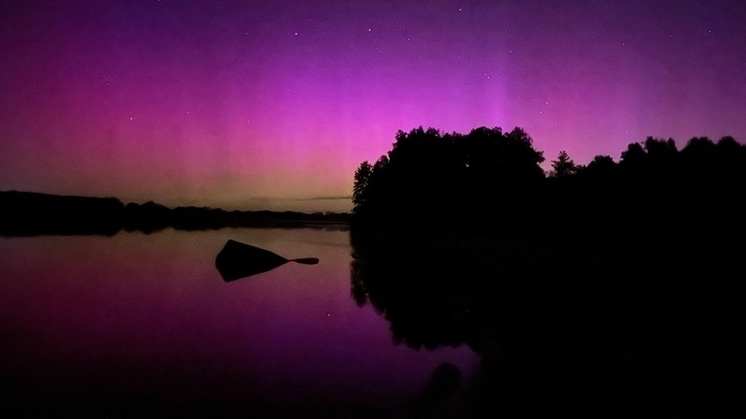 Nicht nur Sternschnuppen: Polarlichter erstrahlen am Einfelder See