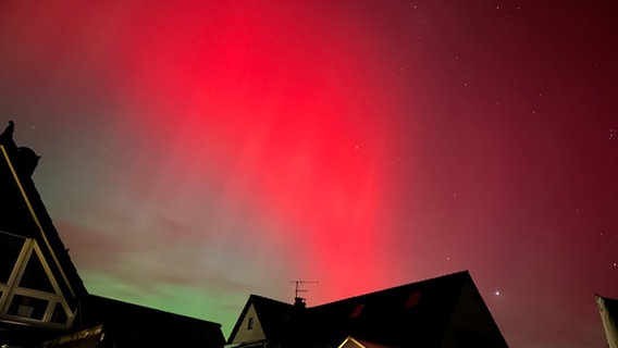 Polarlichter über Seeth-Ekholt. © Ralf Schönfeld Foto: Ralf Schönfeld