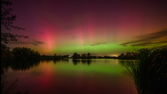 Polarlichter leuchten über Friedrichsholm. © Thorsten Witt Foto: Thorsten Witt